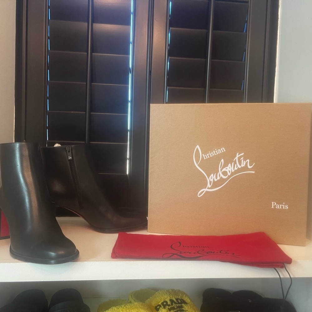 Christian Louboutin
Adoxa Zip Ankle Booties